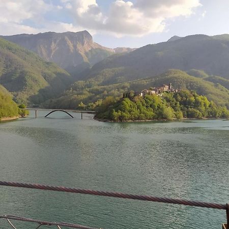 Casa Vacanze Al Colletto - Con Terrazza Panoramica In Centro Storico Vagli di Sotto Exteriér fotografie