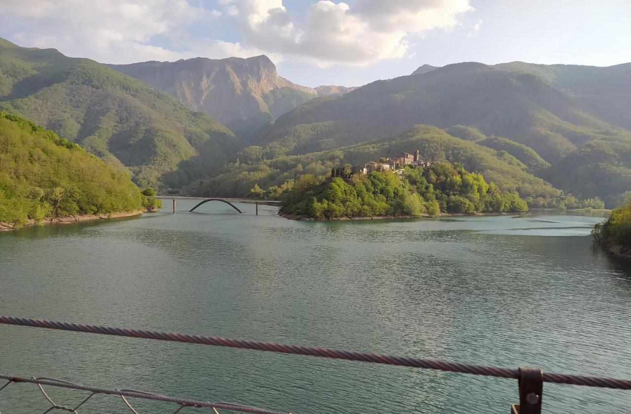 Casa Vacanze Al Colletto - Con Terrazza Panoramica In Centro Storico Vagli di Sotto Exteriér fotografie